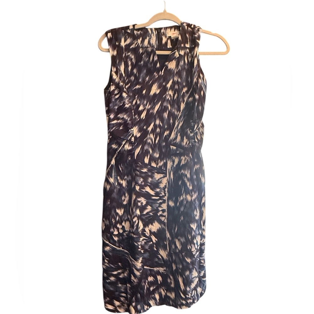 Sleeveless blue and white Patterned women's Dress